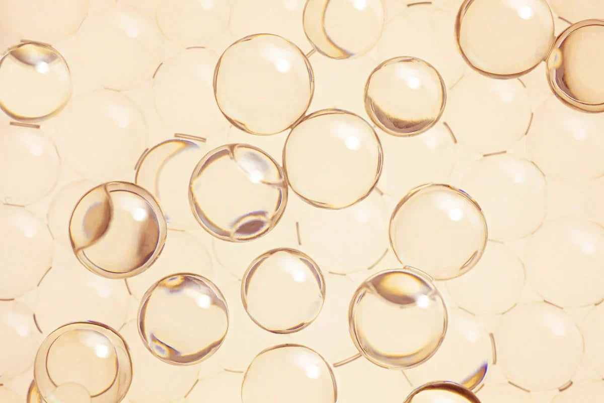 Transparent ceramide spheres under microscope – lipid molecules that form the skin’s protective barrier